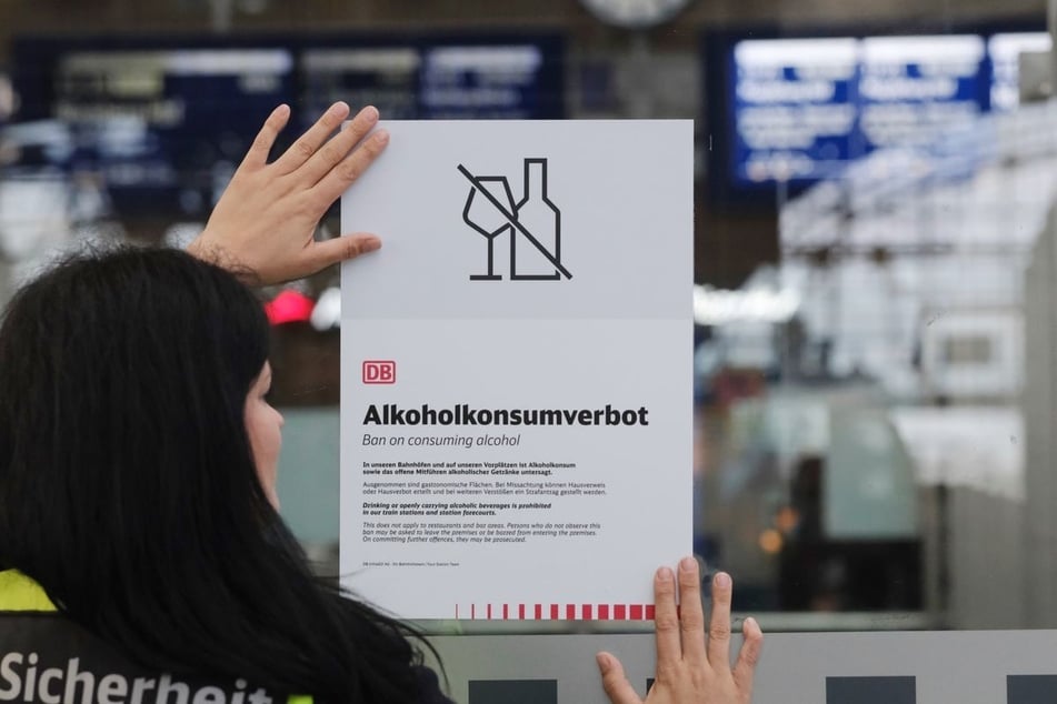 Die Deutsche Bahn untersagt ab dem 15. Oktober 2026 den Konsum von Alkohol an all ihren Bahnhöfen.