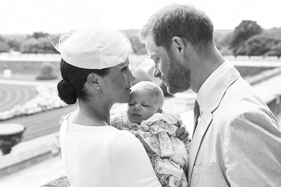 Privat, ohne die Blicke der Öffentlichkeit: So feierten Harry und Meghan die Taufe ihres Sohnes Archie.