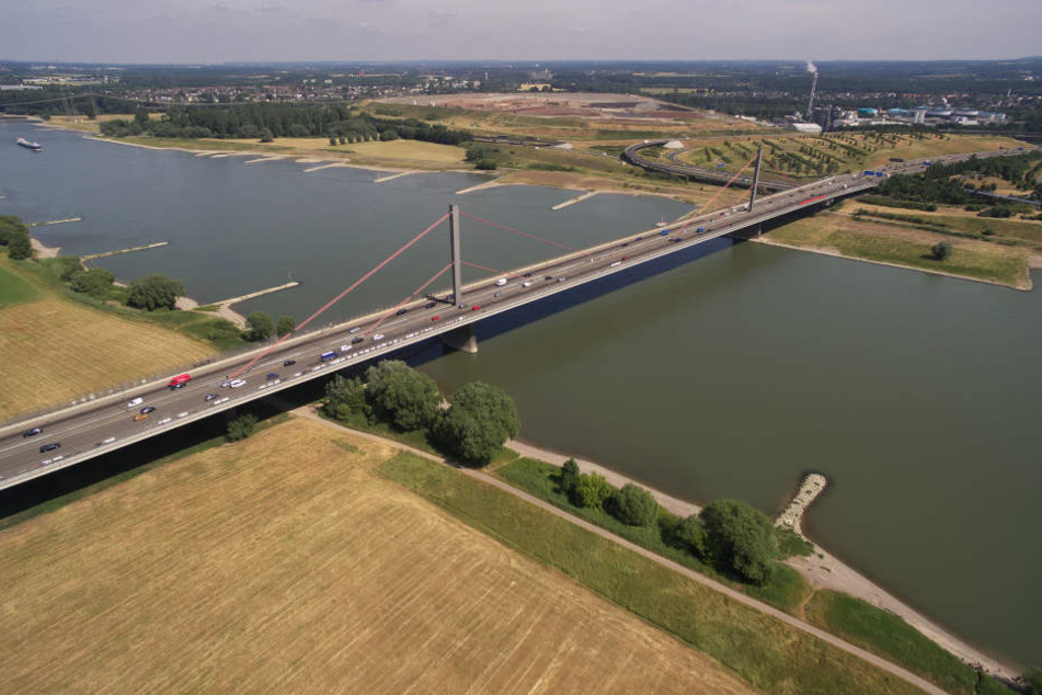 Die Leverkusener Brücke aus der Luft.
