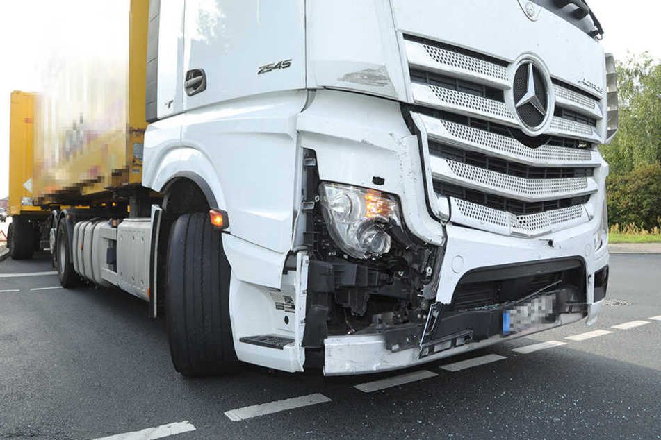 Am Lkw entstand ein leichter Schaden.