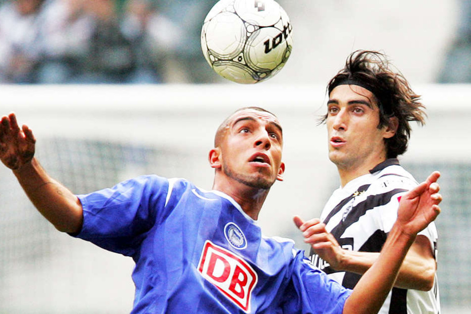 Bei Hertha BSC aktiv, in Berlin aufgewachsen, sich früh mit den Boatengs angefreundet: Ashkan Dejagah (l.) im Duell mit Gladbachs Ze Antonio (r.).