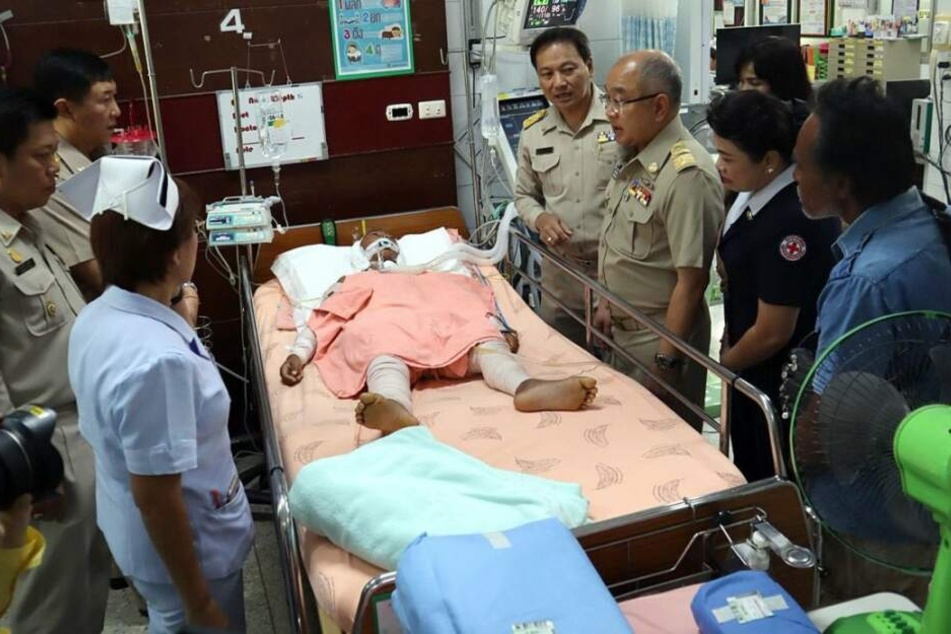 Viele Staatsbeamte besuchten den Siebenjährigen im Krankenhaus.