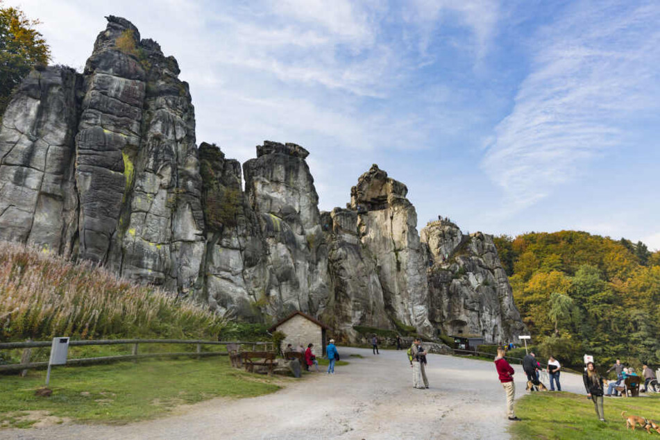 Die Felsformation der Externsteine beeindrucken Besucher durch Ihre Größe.