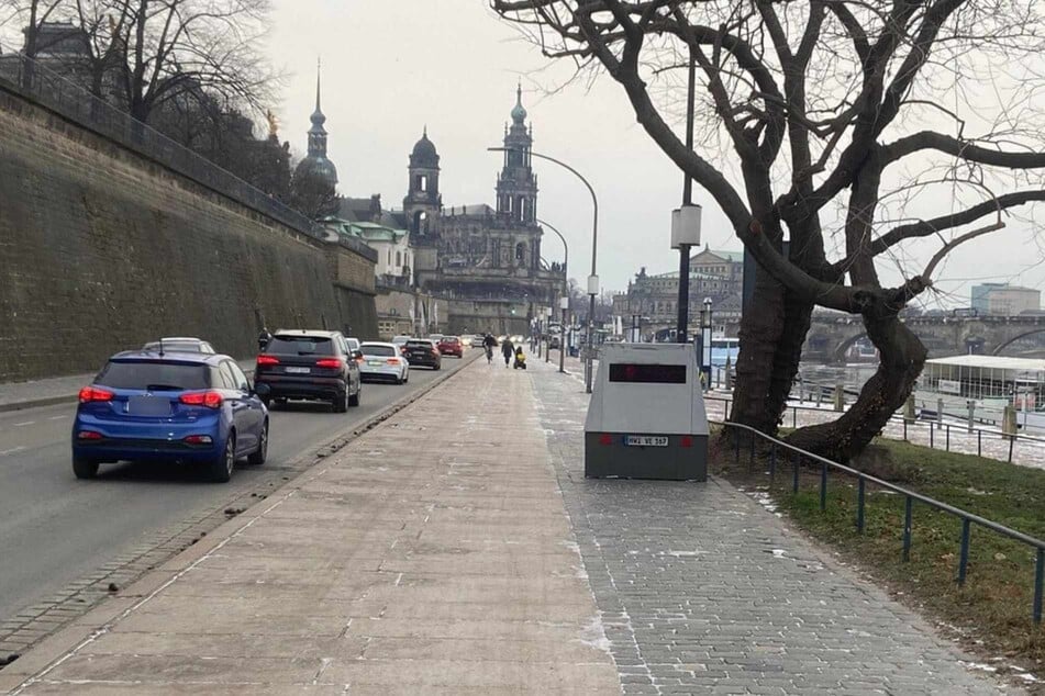 Autofahrer, aufgepasst: Der Superblitzer steht jetzt am Terrassenufer.