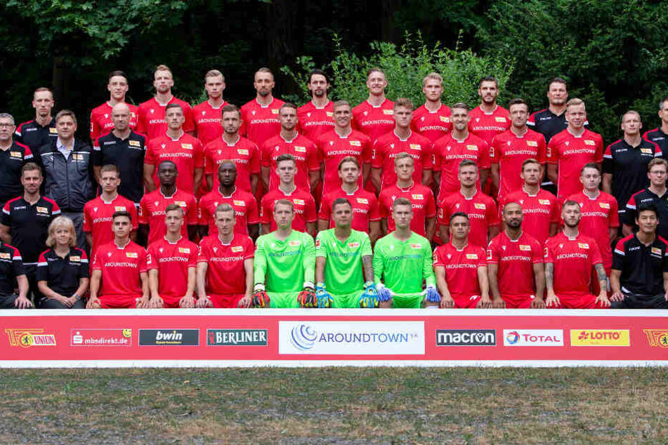 Die Unioner posieren für das Mannschaftsfoto.