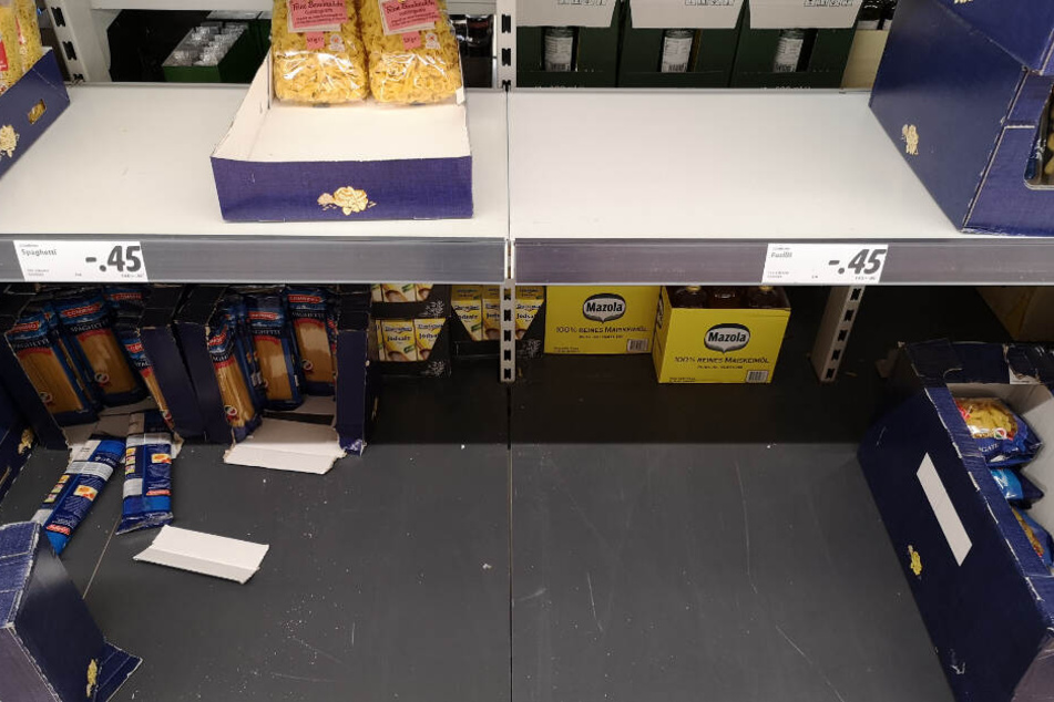 Seltener Anblick: In den Nudel-Regalen gab es gestern Nachmittag im Lidl-Discounter (Bodenbacher Straße) erste Lücken.
