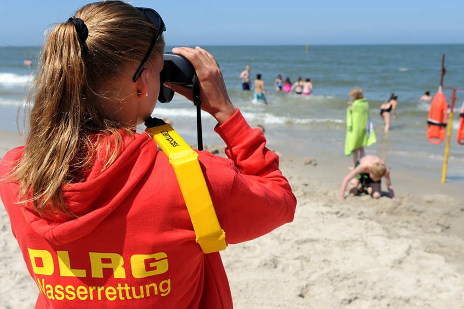Wie ein Polizeisprecher in Anklam mitteilte, wurde Donnerstagvormittag in Zinnowitz ein Mann leblos aus der Ostsee geborgen.