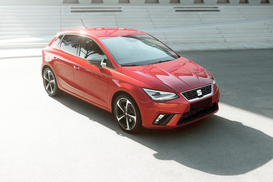 Der SEAT Ibiza ist eher mittelgroß und daher sowohl für die täglichen Pendelstrecken in der Stadt als auch längere Autofahrten geeignet. Abbildung zeigt Sonderausstattung gegen Mehrpreis.