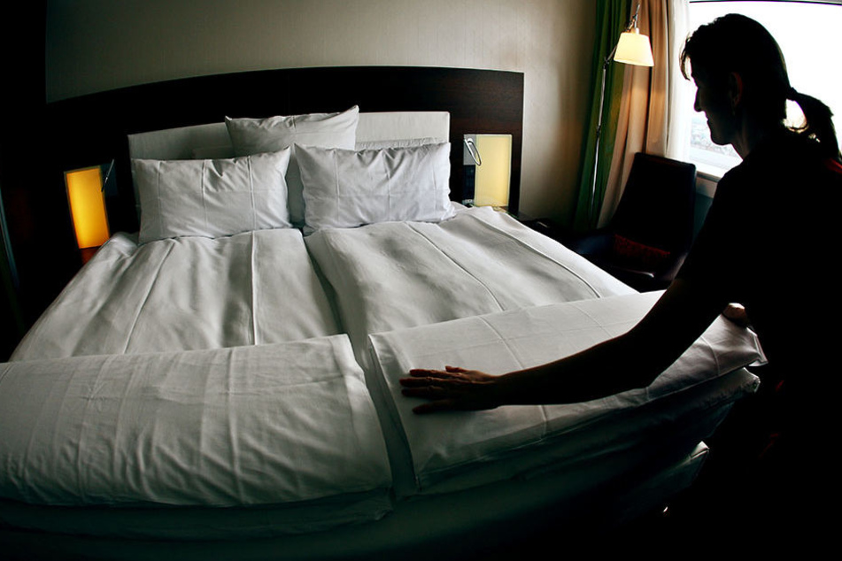 Gerade aus Hotelbetten der Großstädte Paris, London und New York werden Bettwanzen mitgenommen. (Symbolbild)