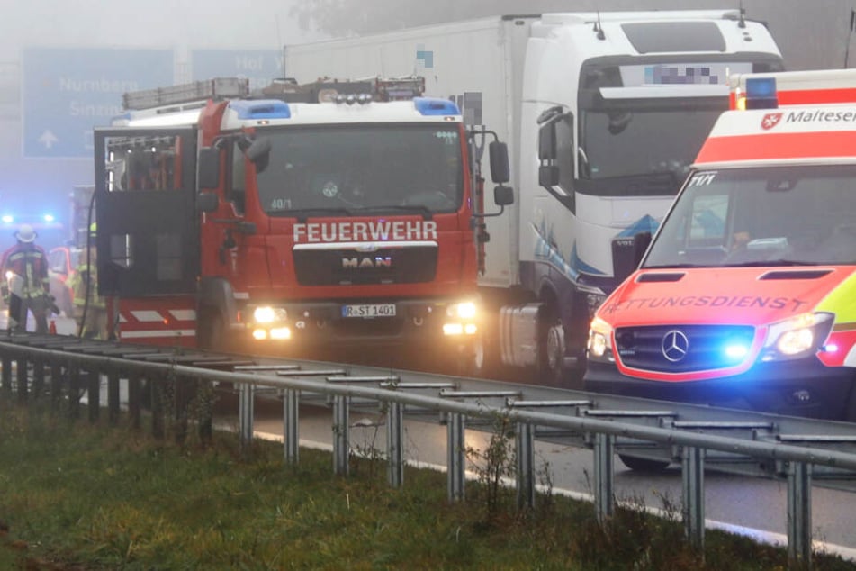 Auf der Autobahn 3 bei Regensburg ist es zu einem schweren Unfall gekommen.