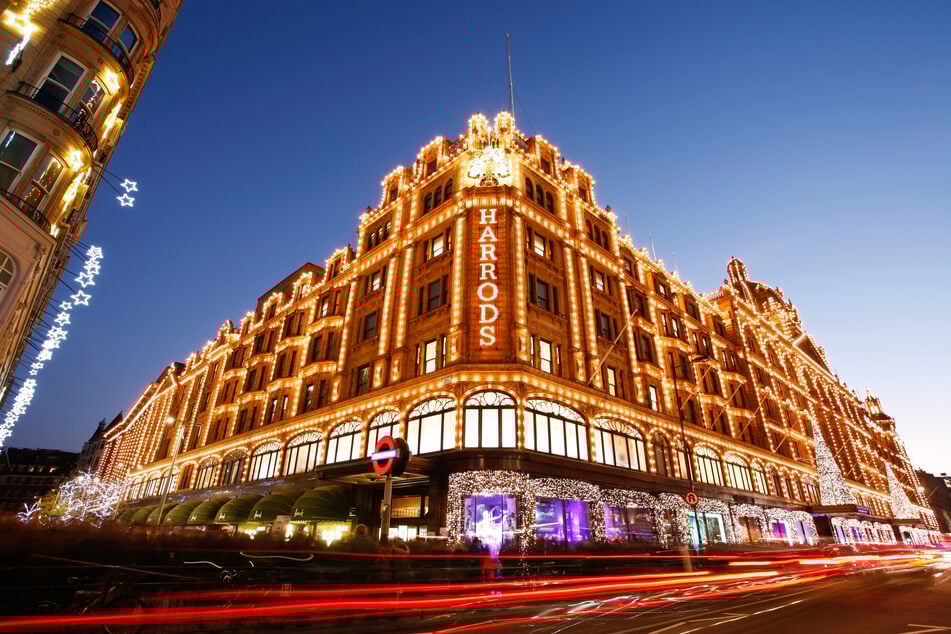 Im Luxus-Kaufhaus Harrods kann man gut Geld ausgeben.