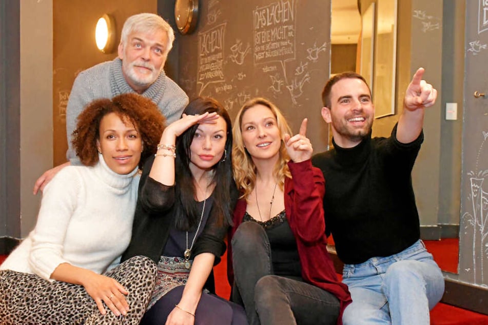 Das "Sternstunden"-Team (v.l.): Dominique Siassia (40), Stephan Schill (56), Cosma Shiva Hagen (38), Astrid Leberti (43) und Regisseur Thomas Heep.