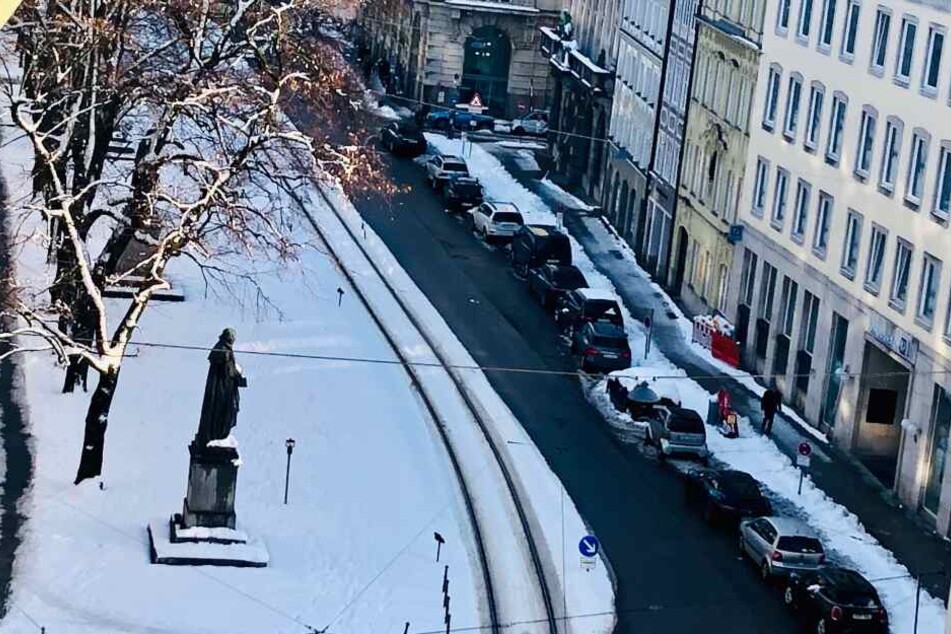 Wer hier am Promenadeplatz in der Münchner Innenstadt parken will, muss tief in die Tasche greifen. Ein Mann aus Aachen wollte das umgehen.