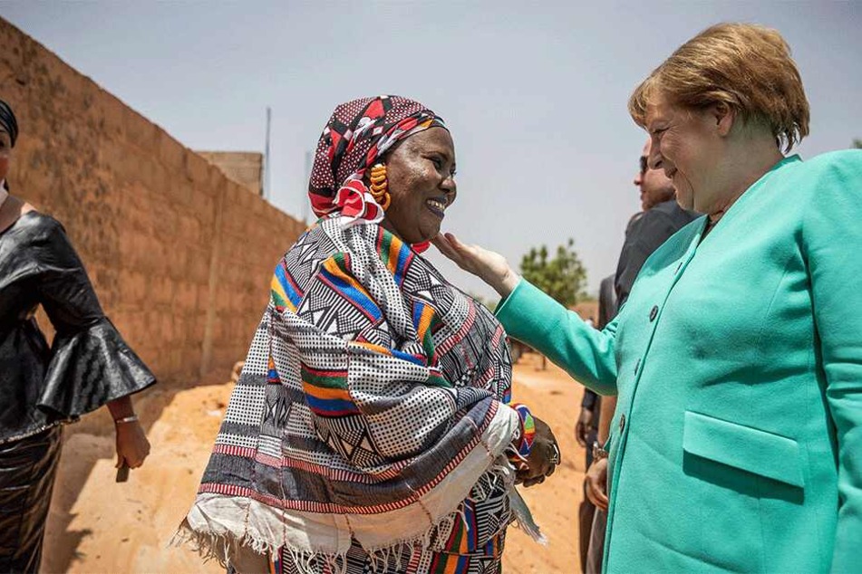 Bundeskanzlerin Angela Merkel (CDU) besuchte vor Kurzem die Baustelle eines Frauenhauses in Niamey, Niger.