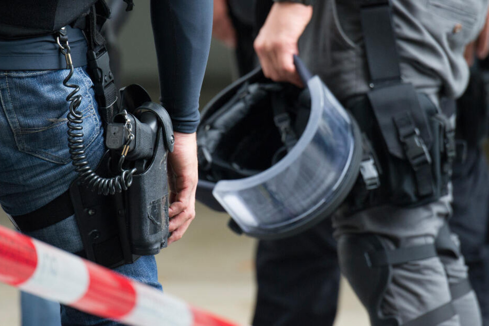 Ein bewaffneter Mann hat in Ingolstadt einen Polizeieinsatz ausgelöst. (Symbolbild)