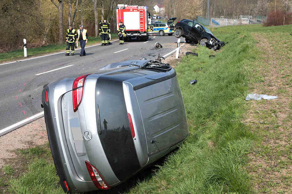 Den Mazda legte es nach einer Kollision auf die Seite.