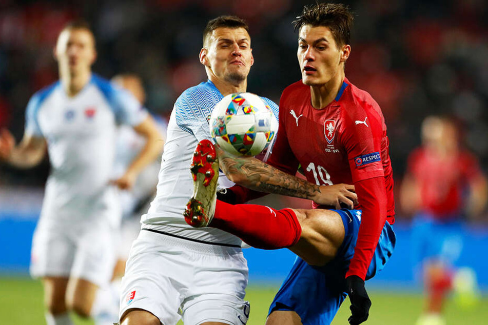 Patrik Schick (r.) im Einsatz für die tschechische Nationalmannschaft.
