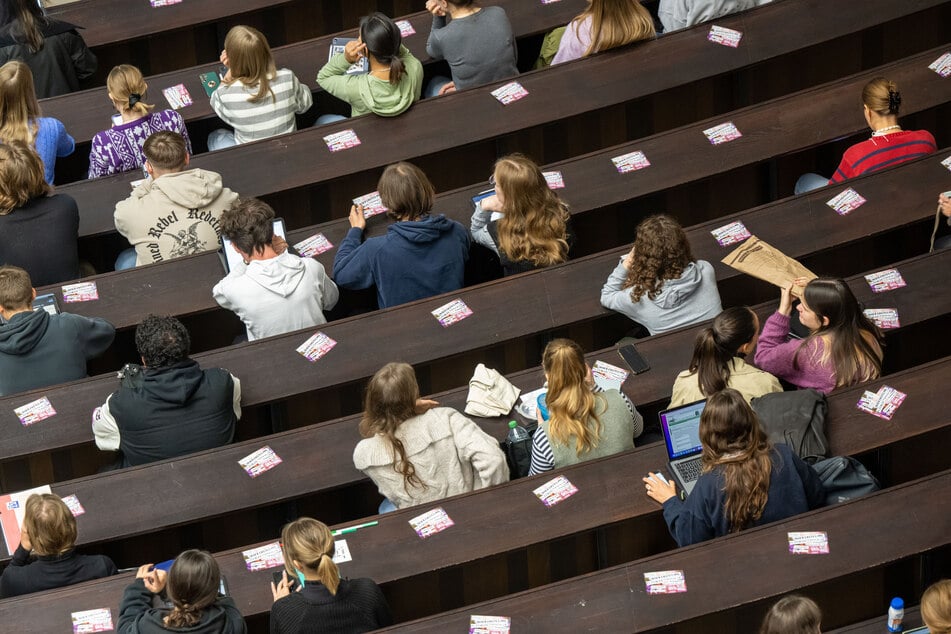 Gut frequentiert fallen die Hörsäle an den baden-württembergischen Hochschulen zum Semesterstart aus.