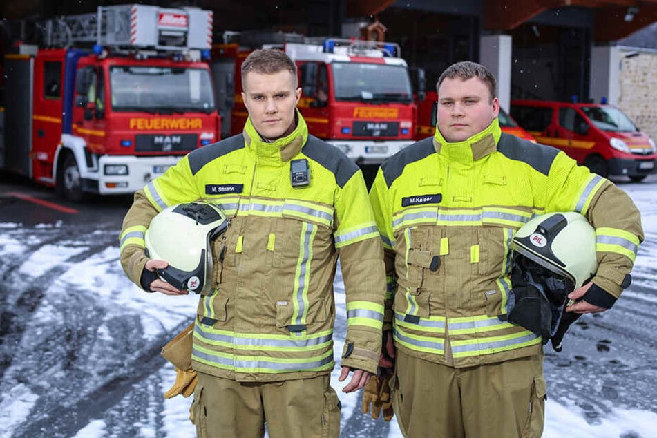 Michel Sittmann (28, l.) und Marcel Kaiser (24) von der Freiwilligen Feuerwehr Pillnitz suchen neue Kameraden.