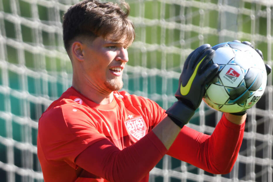 Steht im Mittelpunkt des Walter-Systems: VfB-Keeper Gregor Kobel, hier im Trainingslager in Kitzbühl am Ball.