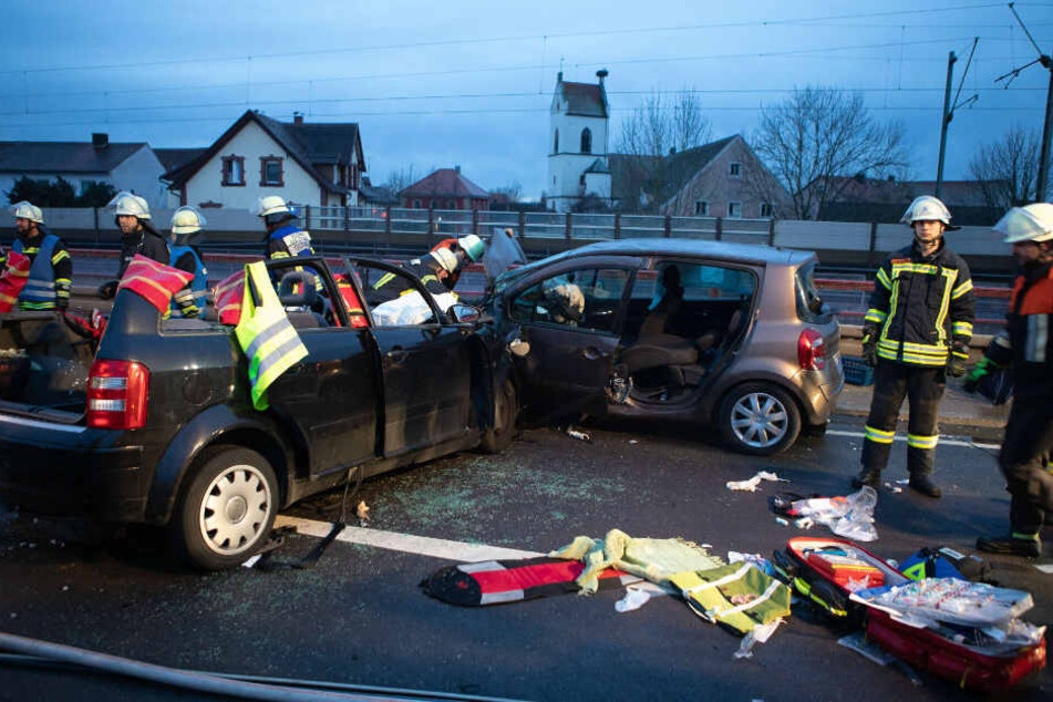 Die 73-jährige Beifahrerin starb noch an der Unfallstelle.