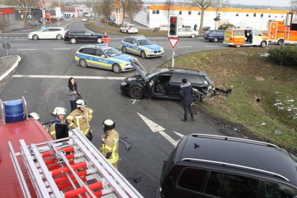 Sechs Personen wurden bei dem schweren Crash verletzt.