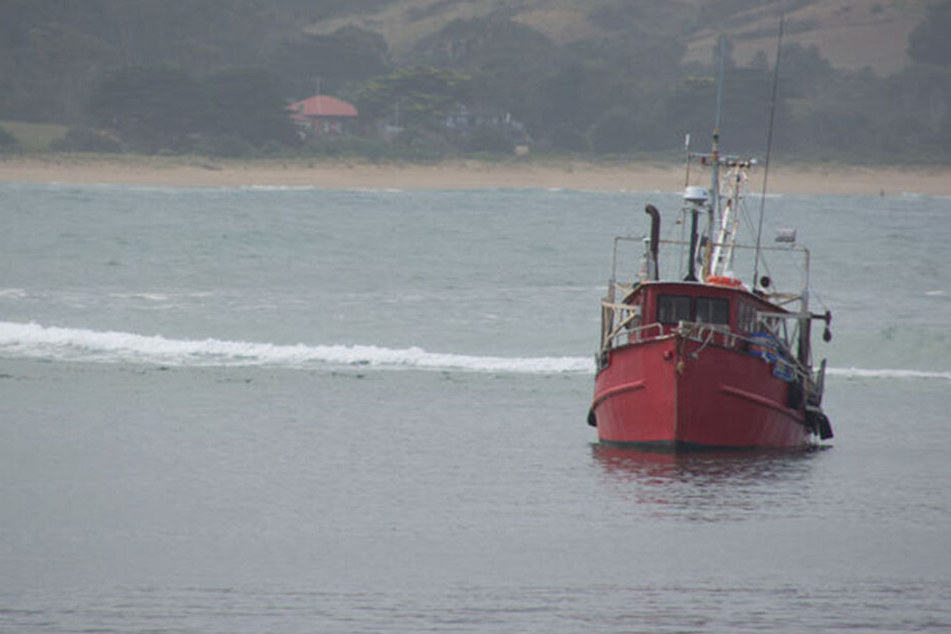 Die Yacht lief auf Grund. Nur deshalb alarmierte ein Fischer die Polizei. (Symbolbild)