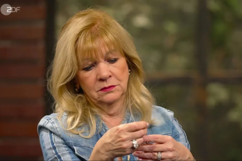 Auch Händlerin Elke Velten-Tönnies (72) ist nicht bereit, sich für das Schmuckstück in Unkosten zu stürzen.