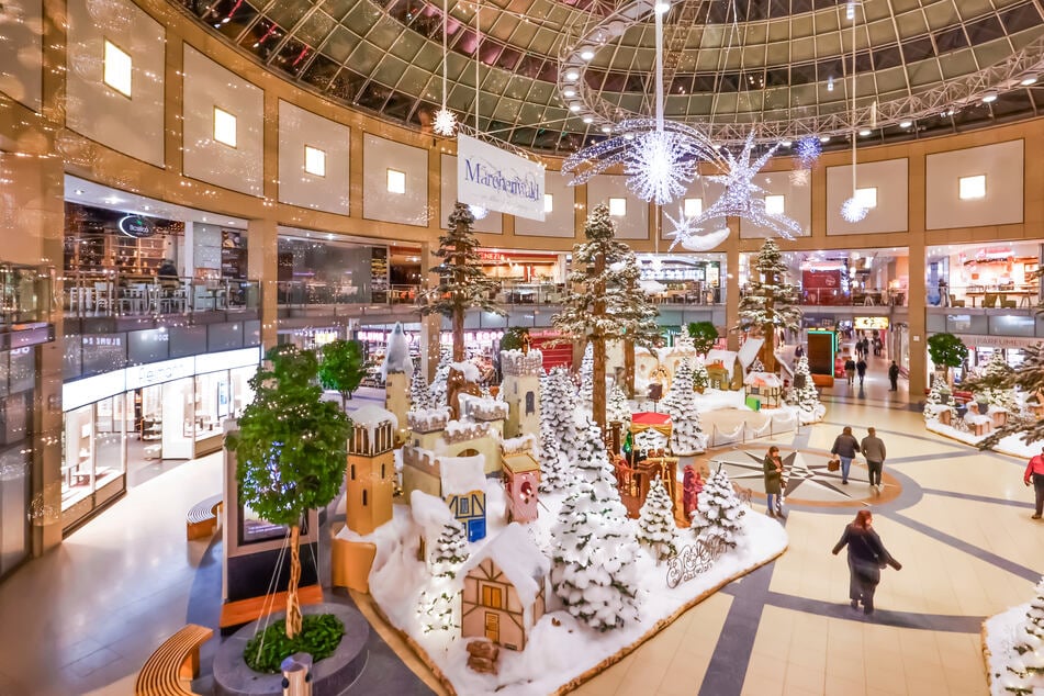 Über 900 Quadratmeter erstreckt sich im weihnachtlichen Allee-Center Leipzig eine zauberhafte Märchenwelt.