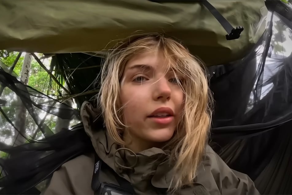 Streamerin Fibii (19) schlägt sich schon am ersten Tag mit starken Kopfschmerzen und Übelkeit rum.