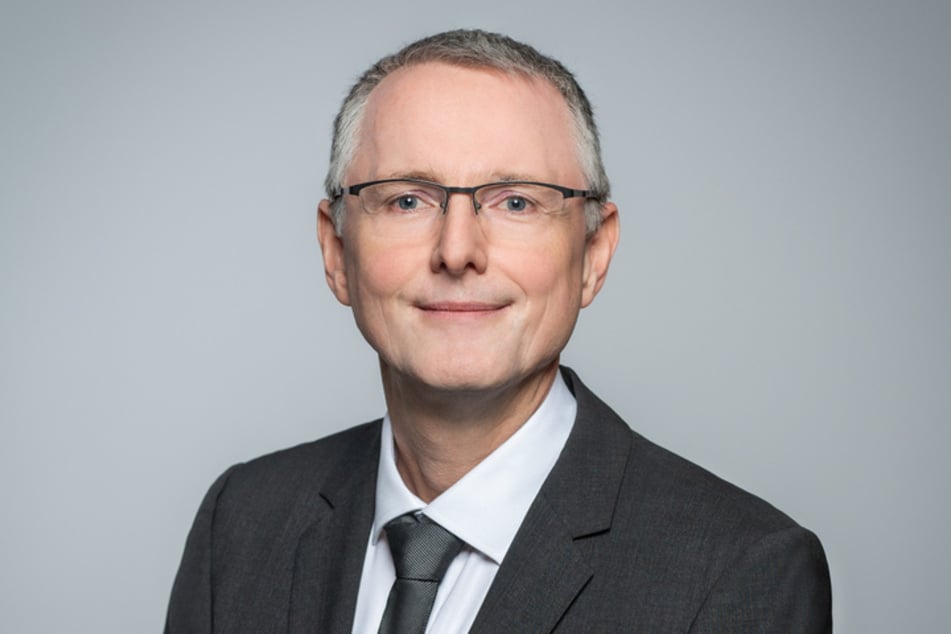 Ralf Reineke (55), Leiter Infrastruktur Erzgebirgsbahn, bestätigt, dass bereits erste Untersuchungen an der Strecke zwischen Chemnitz und Aue stattgefunden haben.