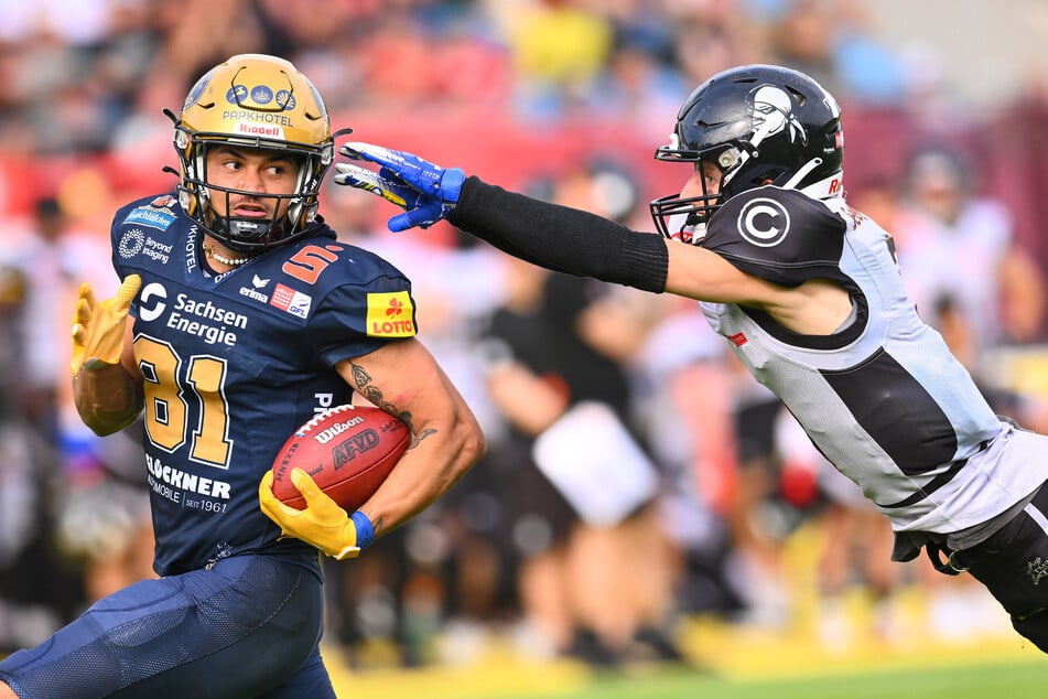 Sinnbildlich: Die Offense um Receiver Montigo Moss (24, l.) ist kaum zu stoppen.