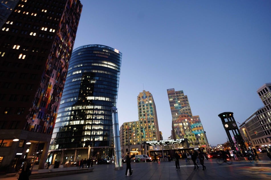 Zahlreiche Straßen rund um den Festivalort am Potsdamer Platz werden im Laufe des Tages teilweise oder komplett gesperrt.