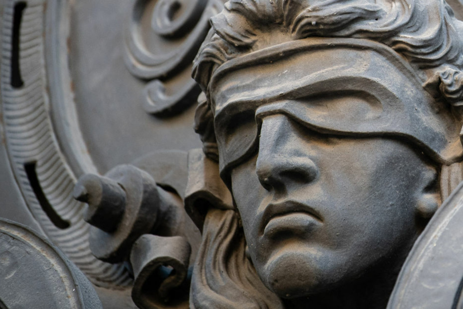 Am Berliner Landgericht wurde ein 25-Jähriger zu vier Jahren Haft verurteilt, weil er einen damals 10-jährigen Jungen sexuell missbraucht hatte, den er über seine Playstation kennenlernte. (Symbolfoto)