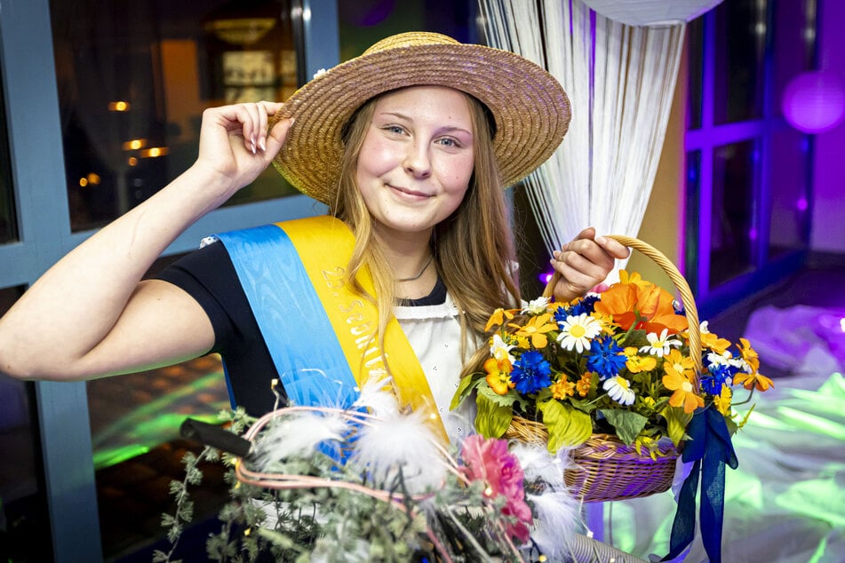 Jolien Kirschner (13) ist das neue und jüngste Sebnitzer Blumenmädchen.