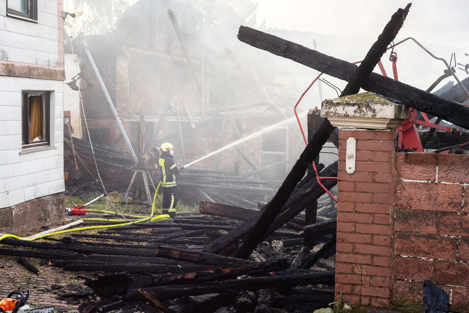 Alarm im Odenwald: Die Scheune eines Bauernhofs brannte lichterloh. Das Wohnhaus des Hofs war nicht betroffen.