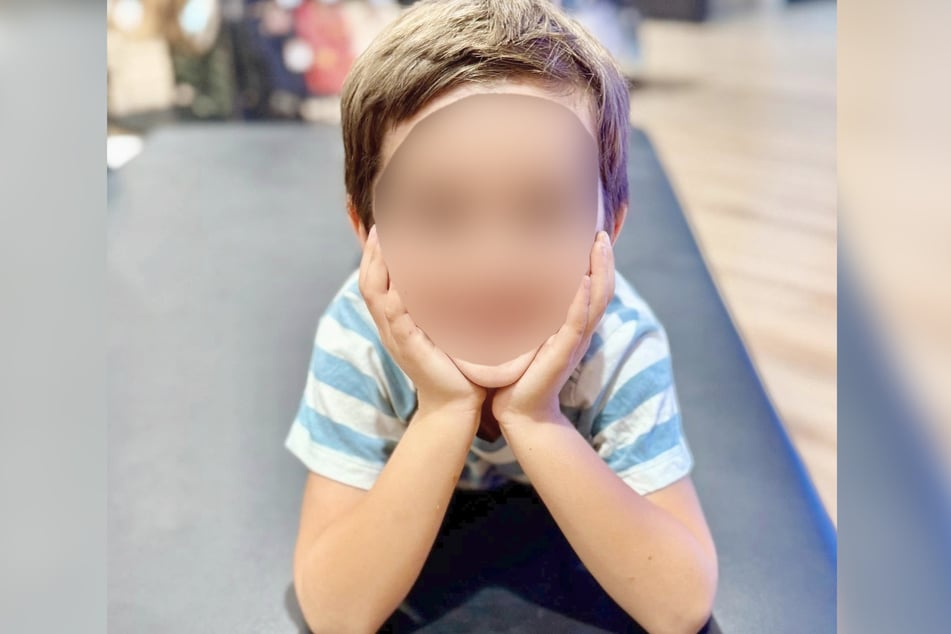 Der kleine Theo saß über zweieinhalb Stunden in einem heißen Auto fest.