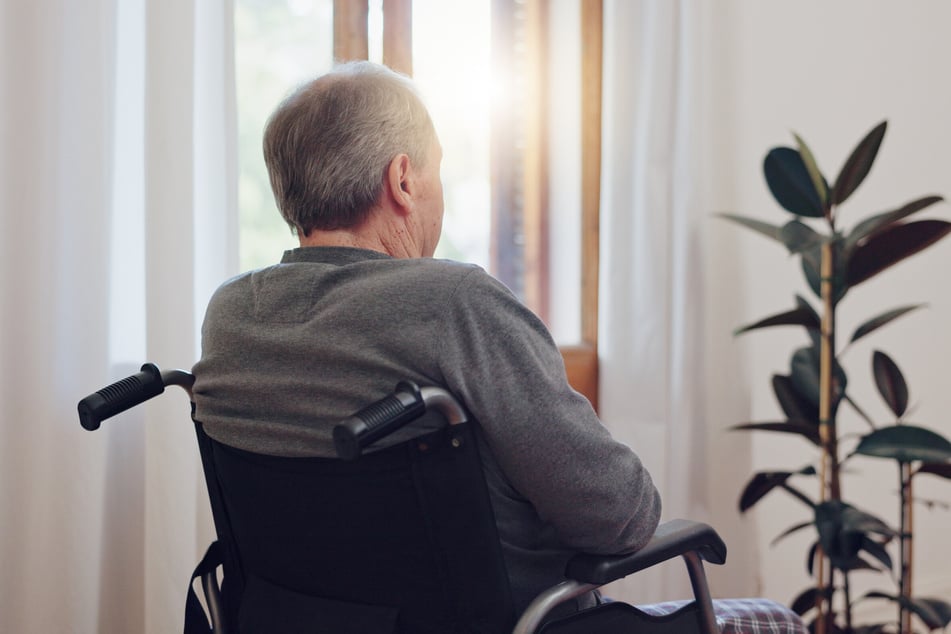 Der blinde Patient, der zudem unter einer Lernbehinderung leidet, wurde stundenlang gequält. (Symbolbild)