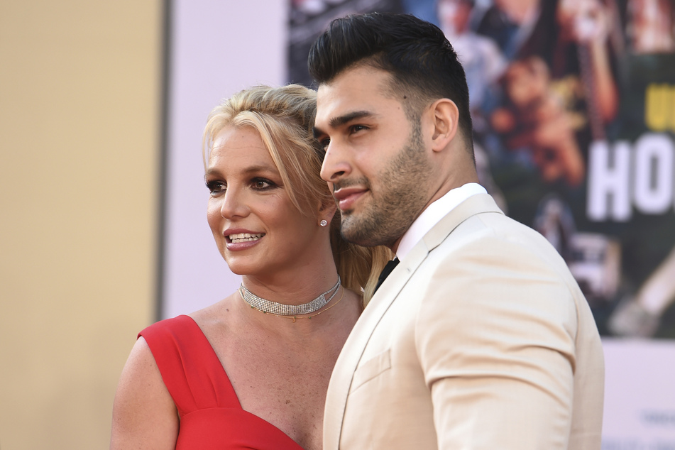 Britney Spears (40) und Sam Asghari (28) lernten sich 2016 am Set ihres "Slumber Party"-Musikvideos kennen.