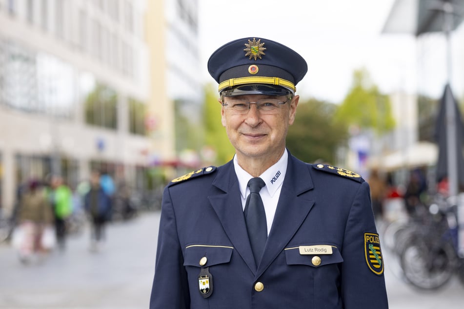 Polizeipräsident Lutz Rodig (62) freut sich über die sinkende Gesamtkriminalität, sorgt sich aber um steigende Gewalt.