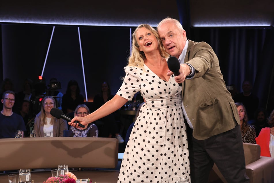 Hubertus Meyer-Burckhardt (68) und Barbara Schöneberger (64) empfangen in der "NDR Talk Show" eine illustre Runde an Promis.