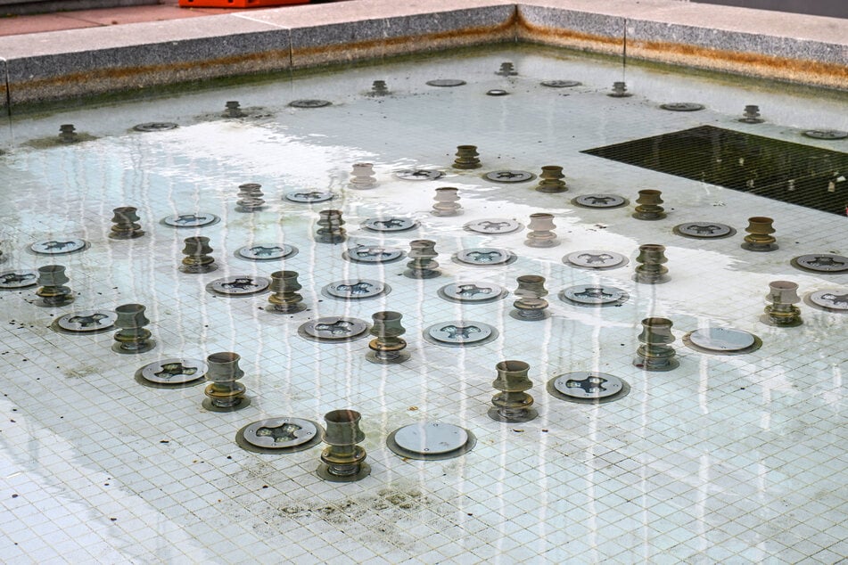 Um Strom zu sparen, sprudeln die Brunnen vor dem Kulturpalast nur noch von 15 bis 17 und 20 bis 22 Uhr.