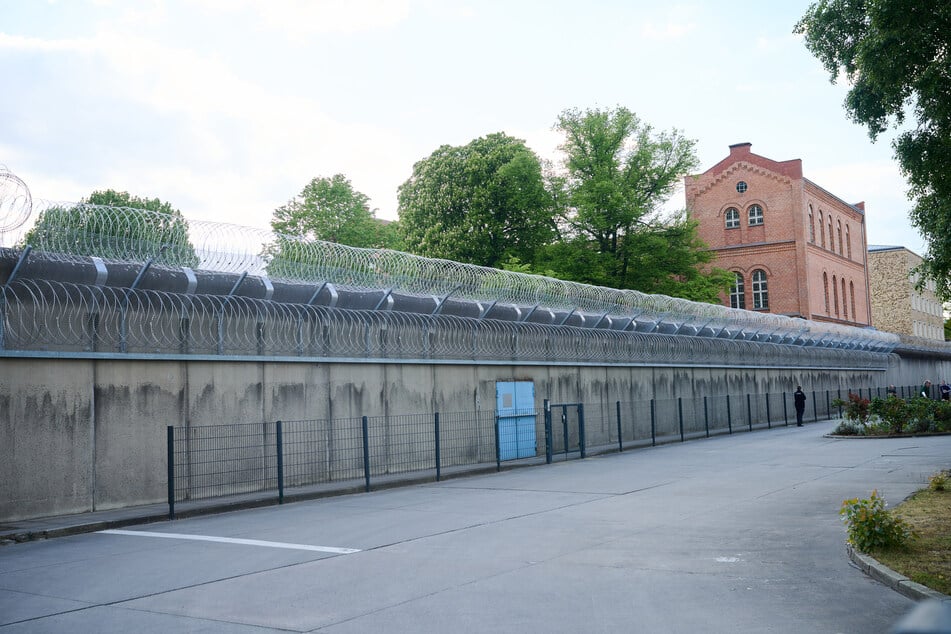 Mit der Betreuung inhaftierter Straftäter unterstützen die Ehrenamtlichen die Beschäftigten im Justizvollzug. (Symbolbild)