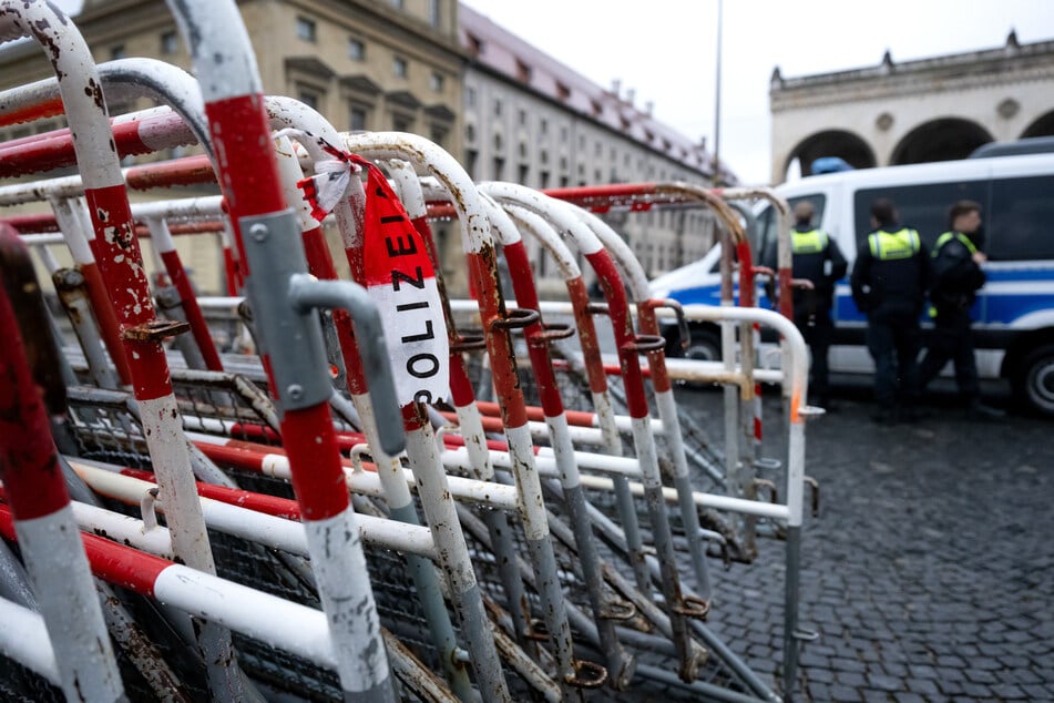 Absperrgitter für die Münchner Sicherheitskonferenz stehen auf dem Odeonsplatz. Die Polizei muss viele solcher Großereignisse schützen.