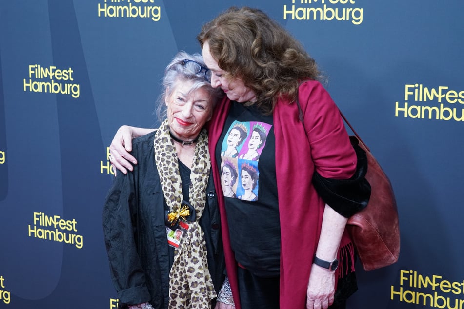 Das Filmfest Hamburg ist auch ein alljährliches Branchentreffen: Die beiden Ausnahmeschauspielerinnen Nicole Heesters (89, l.) und Mechthild Großmann (77) standen nach eigenen Angaben bereits 1969 zum ersten Mal gemeinsam auf der Bühne.