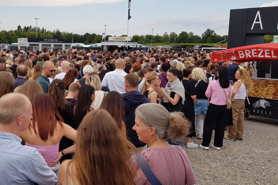 Hunderttausende trafen sich vor und nach den Auftritten in der in München errichteten "Adele World".