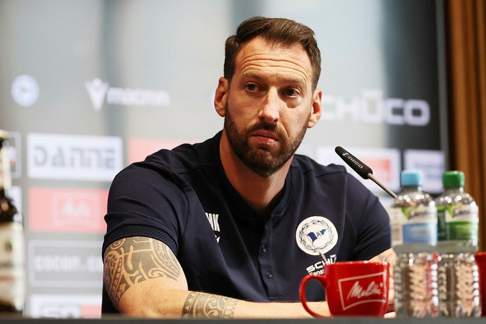 Bielefelds Coach Mitch Kniat (39) wollte nicht über den Aufstieg reden.