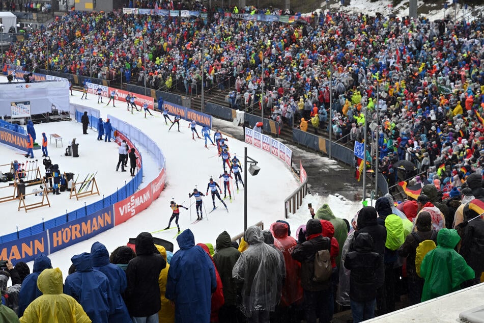 Der Biathlon-Weltcup in Oberhof wird ab 2027 um ein paar Wochen im Kalender nach hinten verschoben. (Archivbild)