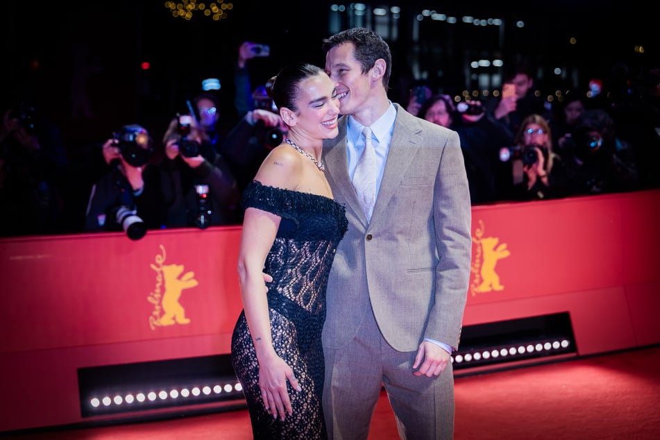 Dua Lipa (30) und Callum Turner (36) sind inzwischen Mann und Frau.