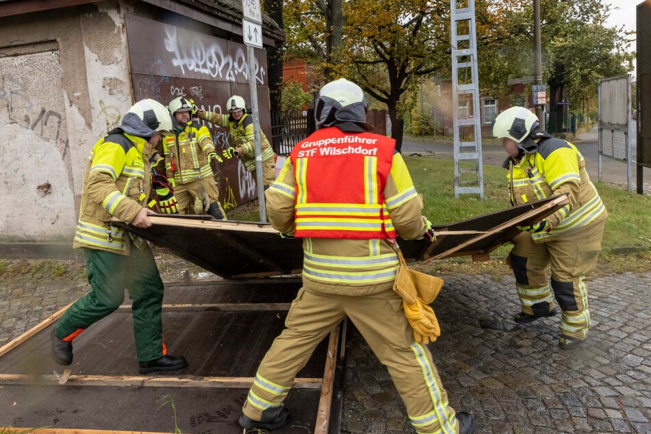 Die Dresdner Feuerwehr hatte in allen Ecken der Stadt zu kämpfen.